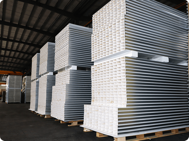 Wrapped rockwool insulated panels for safe long-distance transportation
